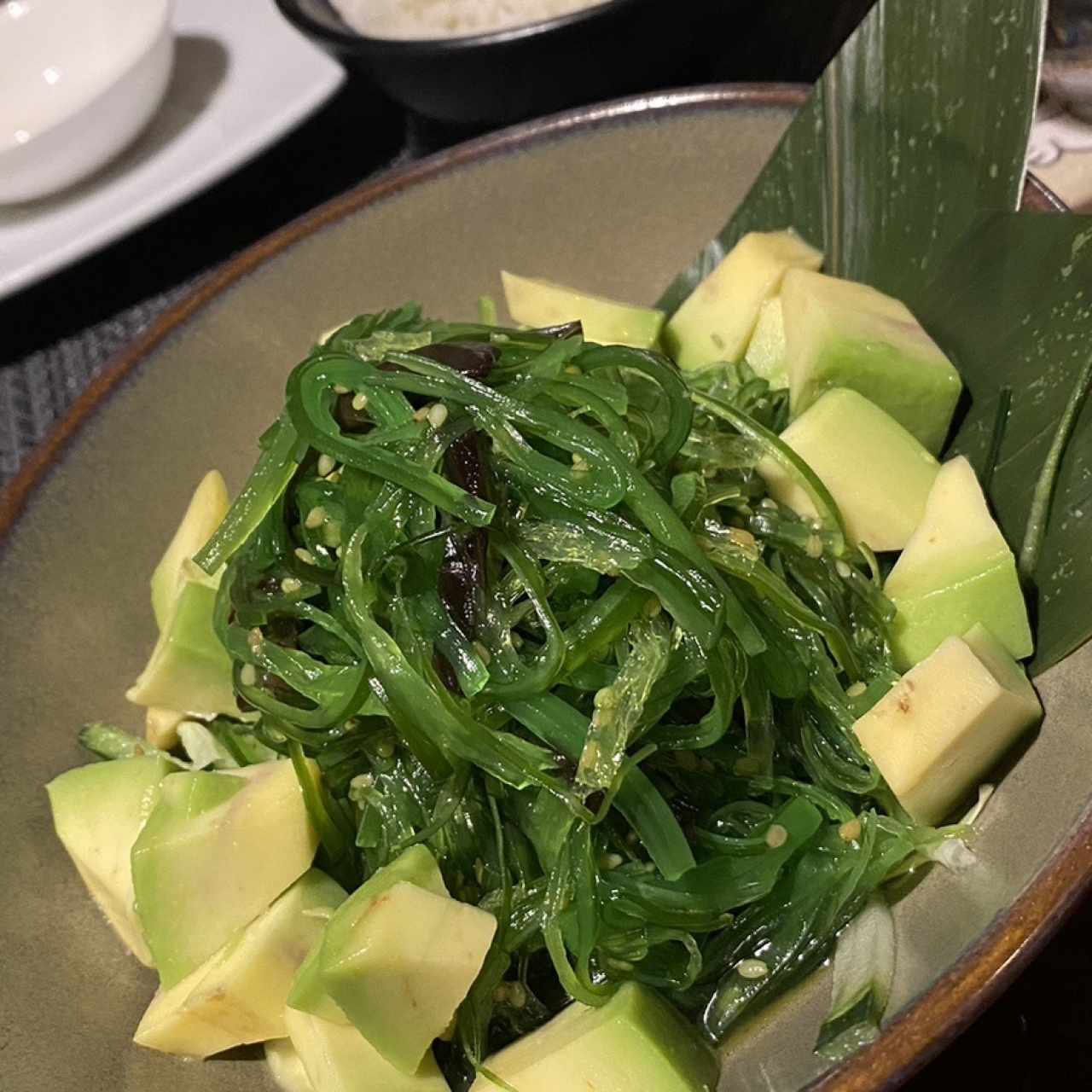 Seaweed Salad Con Aguacate