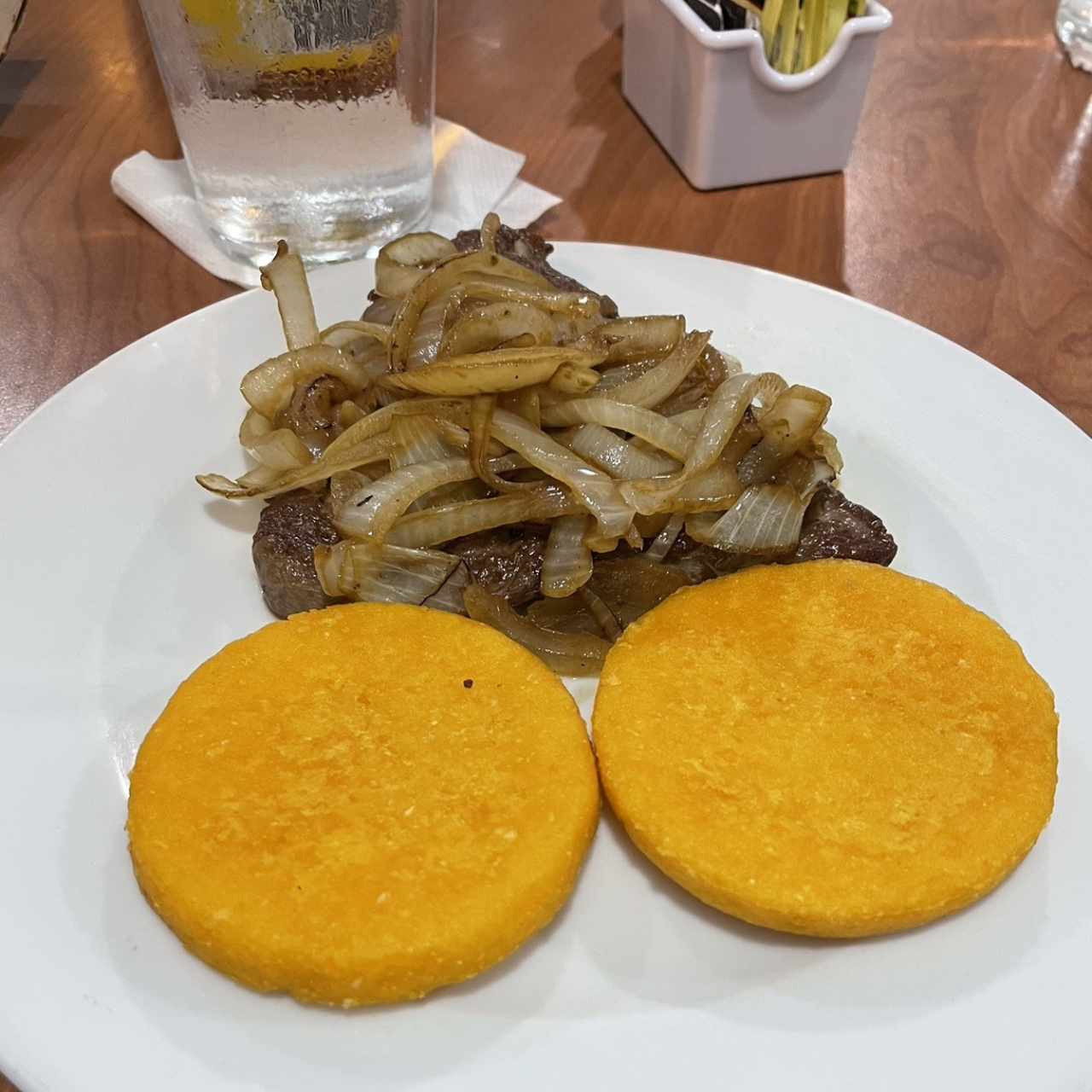 Desayunos - Bistec Encebollado