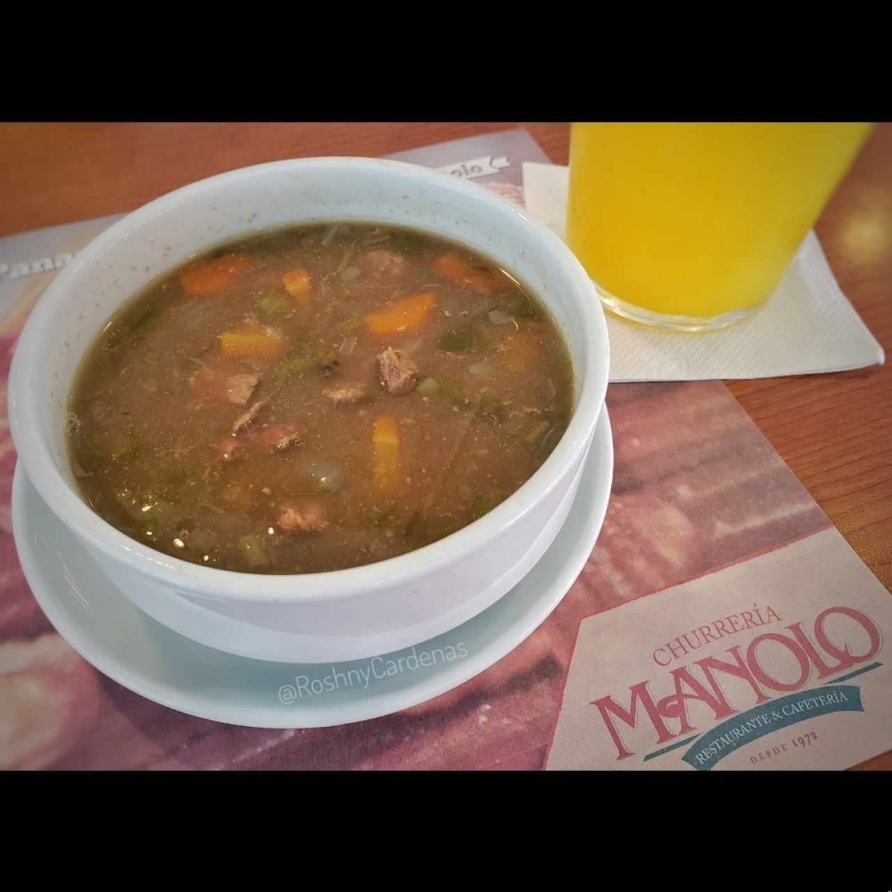 Sopa de Lenteja - Manolos Vía Argentina 