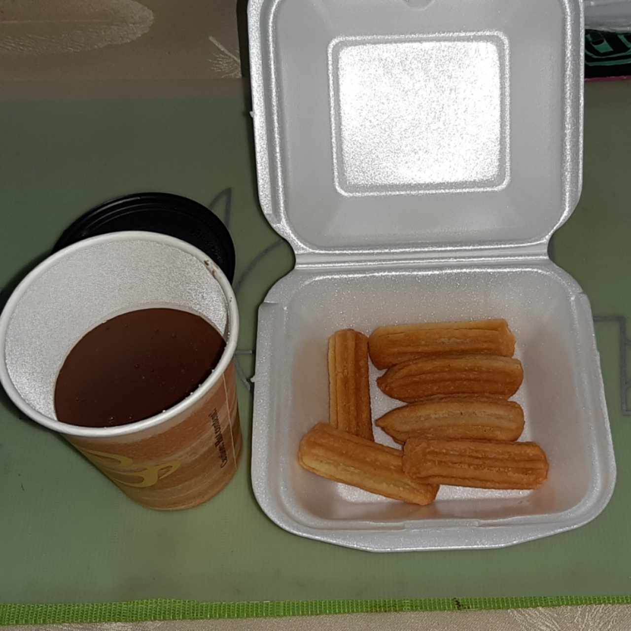 Mini Churros con Chocolate Caliente