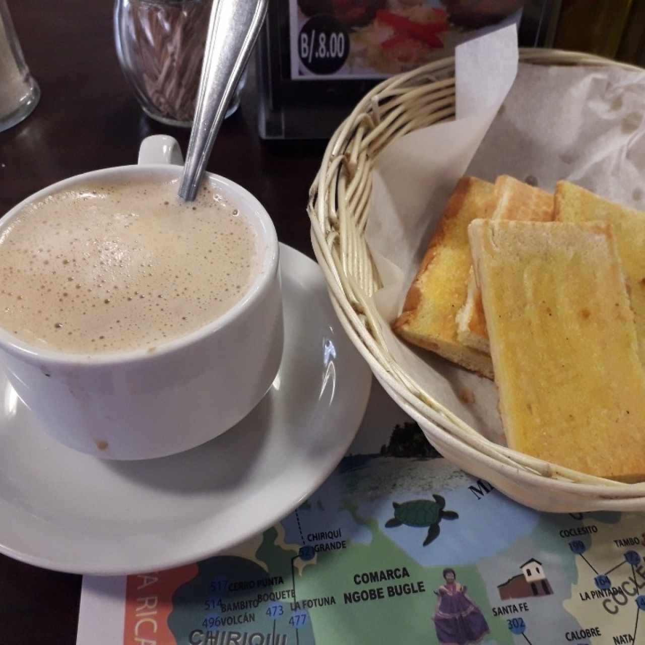 Café con pan de la casa