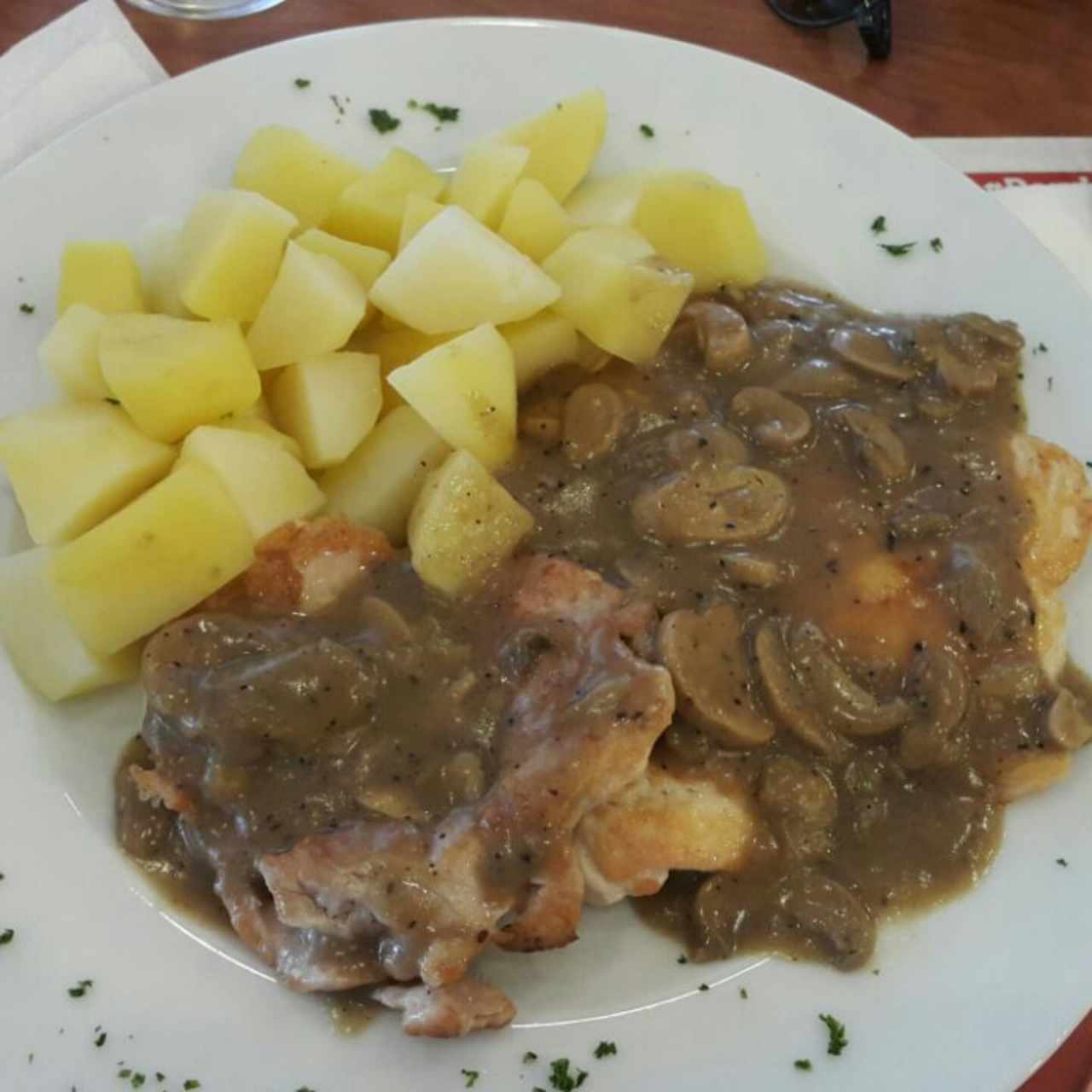 pollo con salda de champiñon