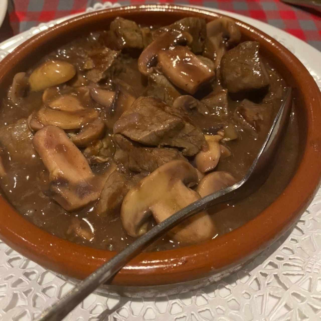 filete en salsa de oporto con champiñones