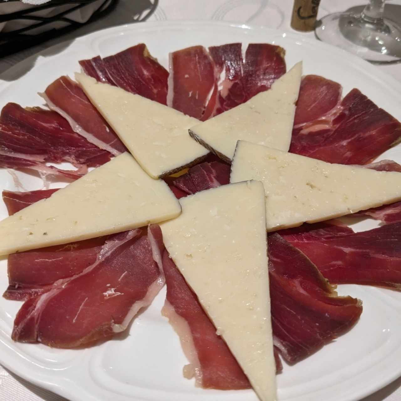 jamon serano y queso manchengo