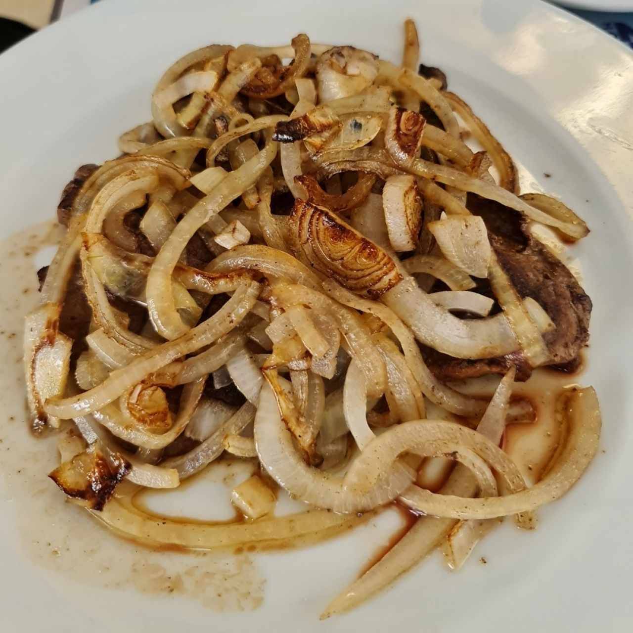 Bistec Encebollado