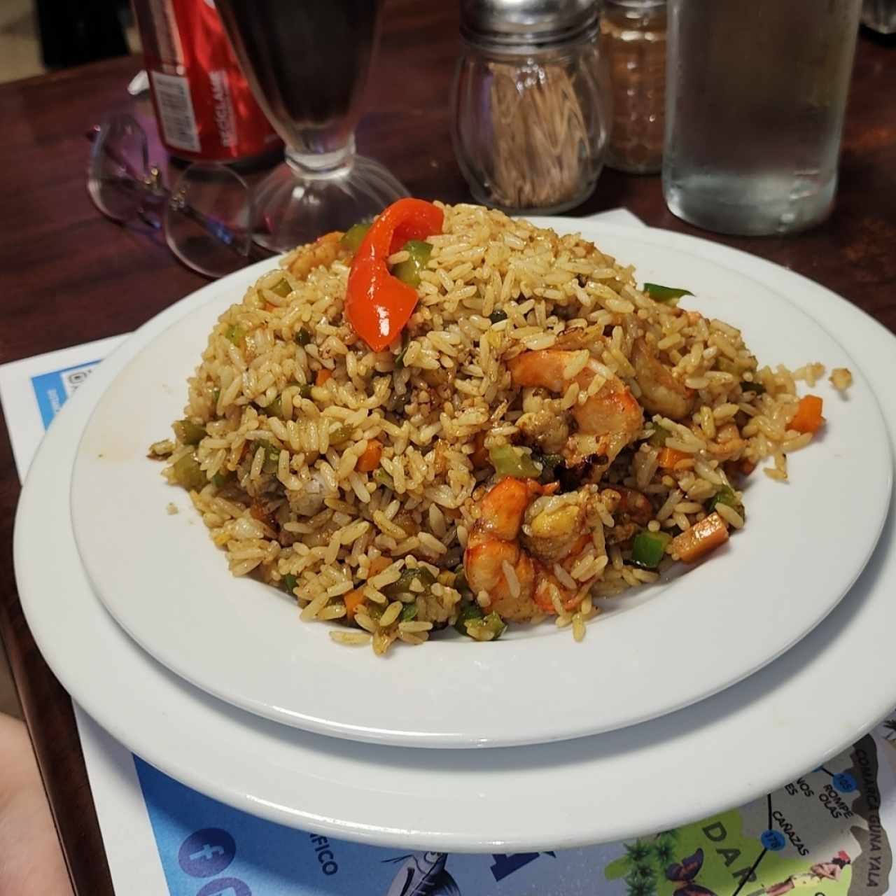 Arroz frito con camarones