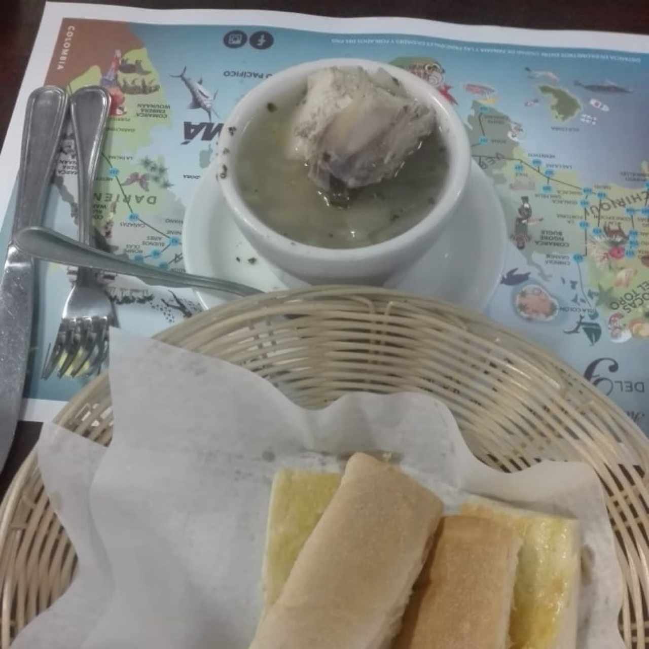 sancocho y pan de la casa