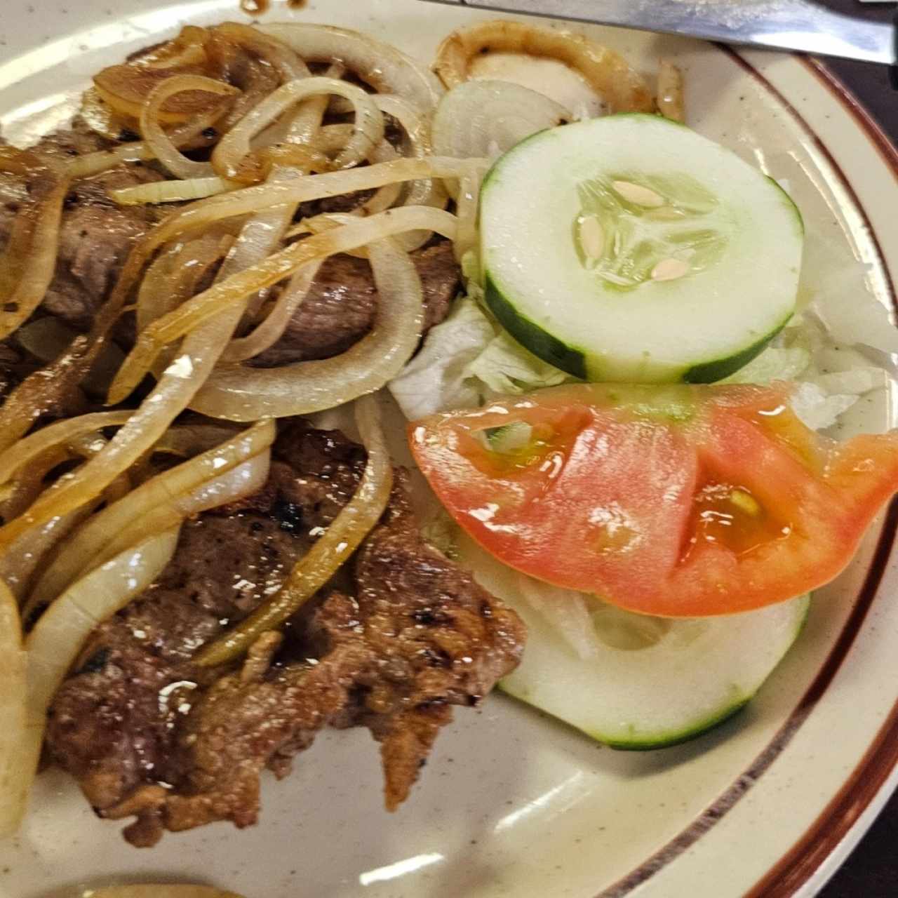 Bistec encebollado