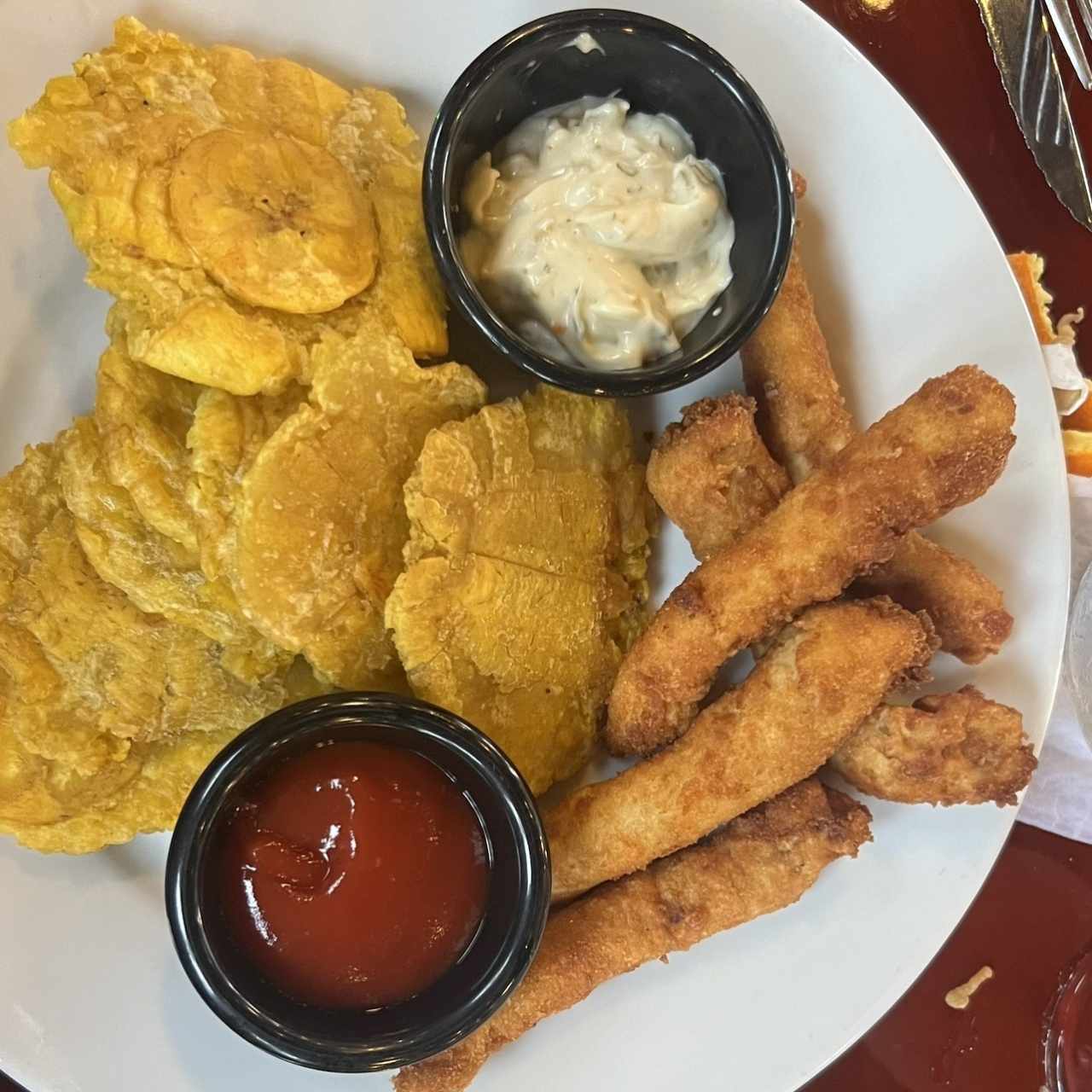 Deditos de Corvina con Papas Fritas