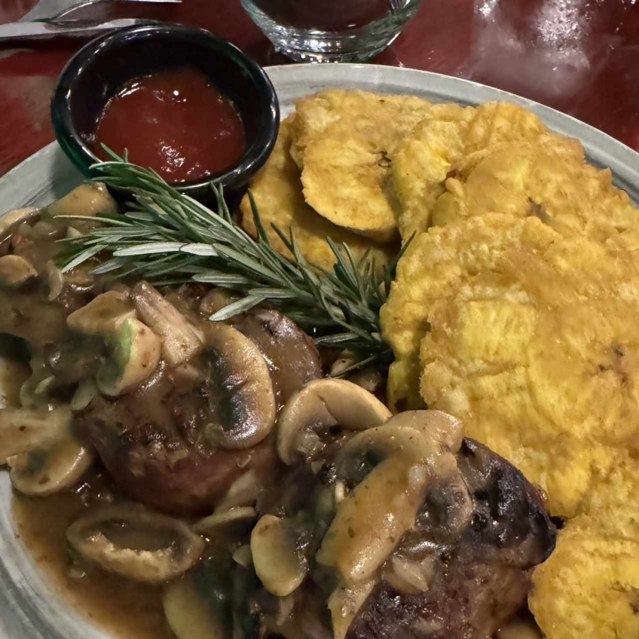 Filete Migñon con Champiñones