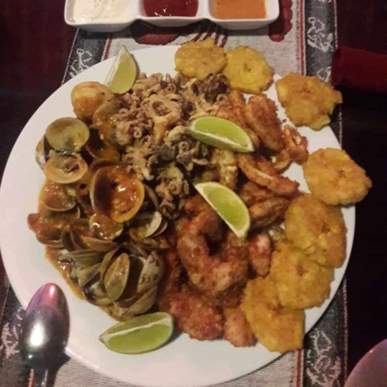 Picada de mixto de mariscos