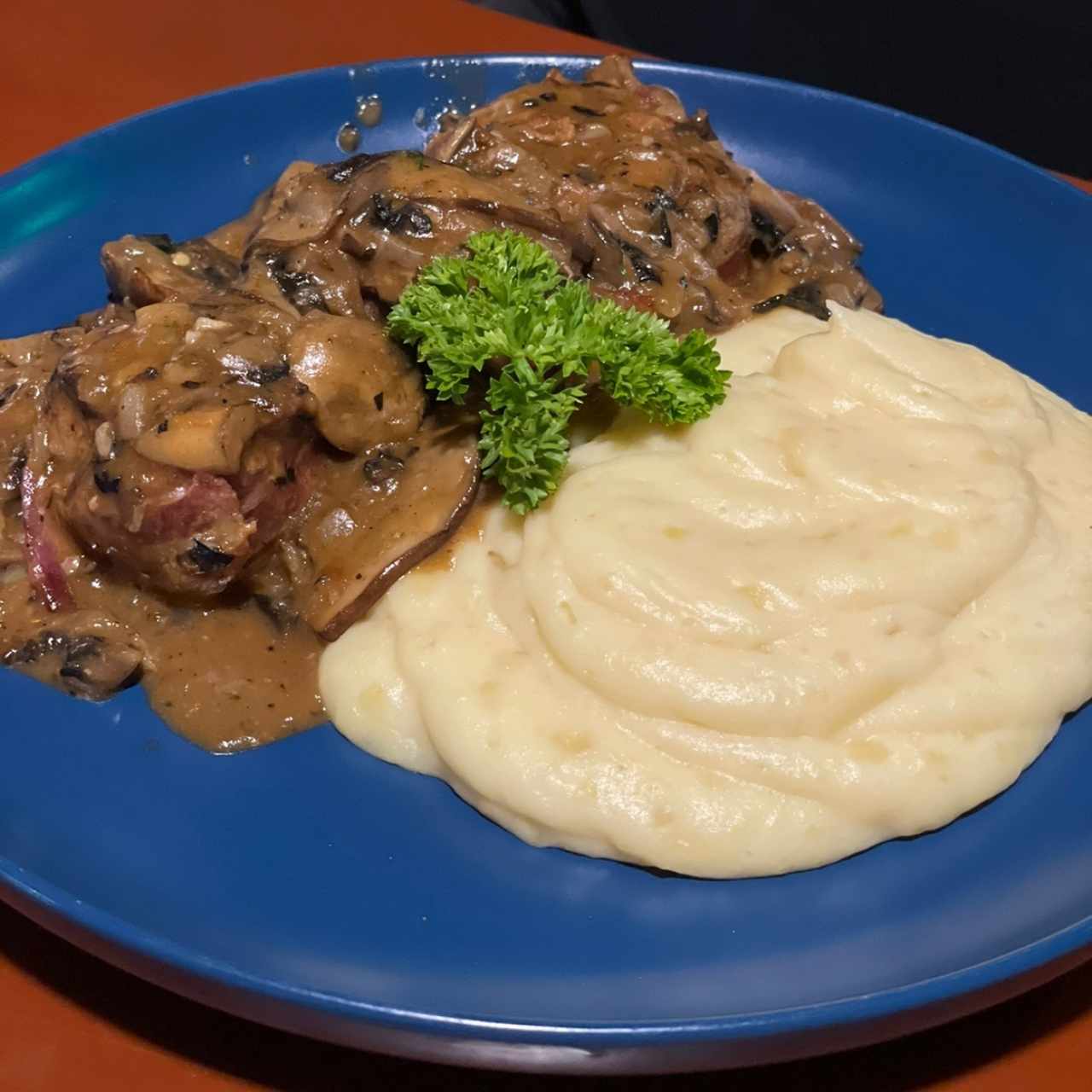 Filete Migñon con Champiñones