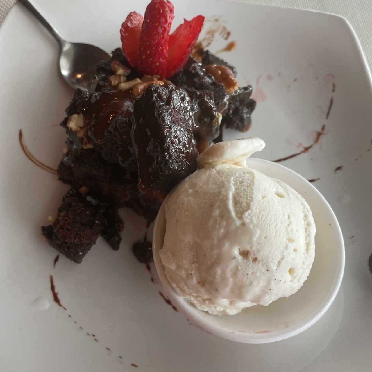 Brownie con helado 