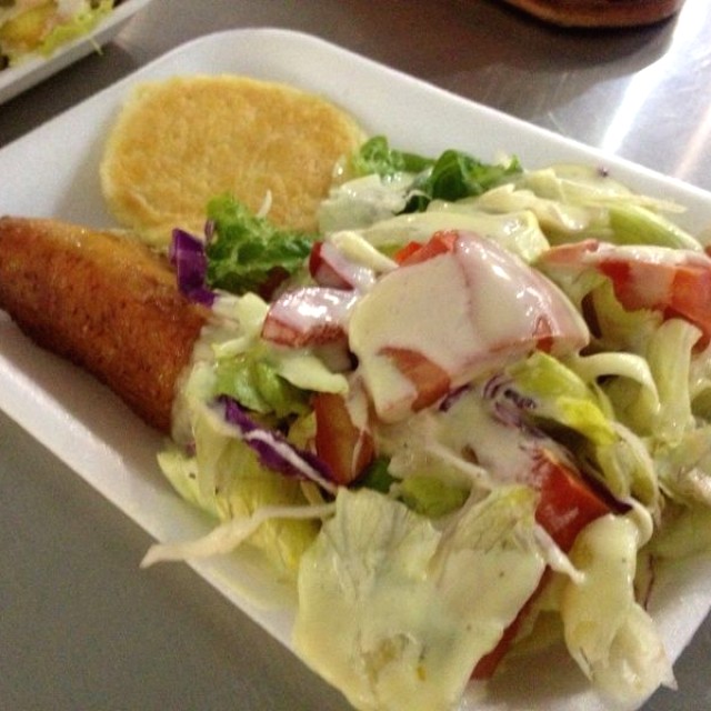 Arepita platano ensalada