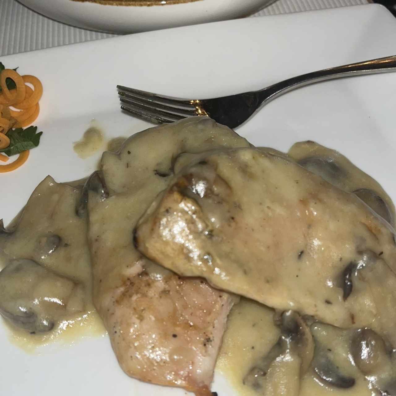 FILETE DE POLLO EN SALSA DE CHAMPIÑONES