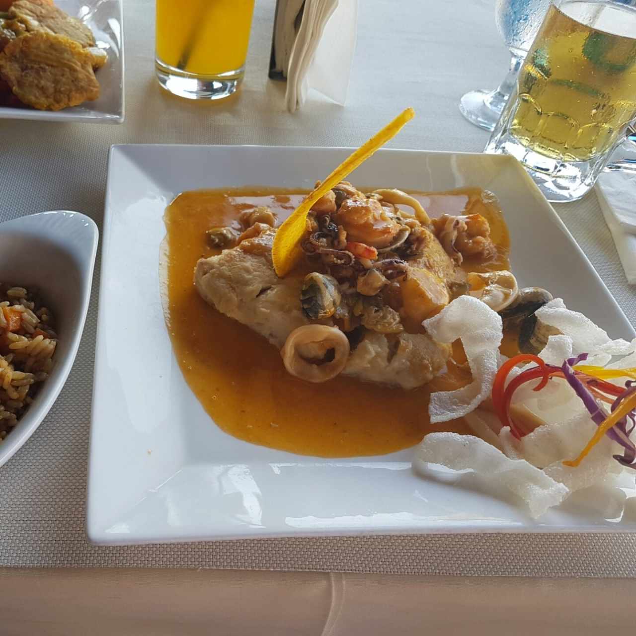 Corvina con mariscos