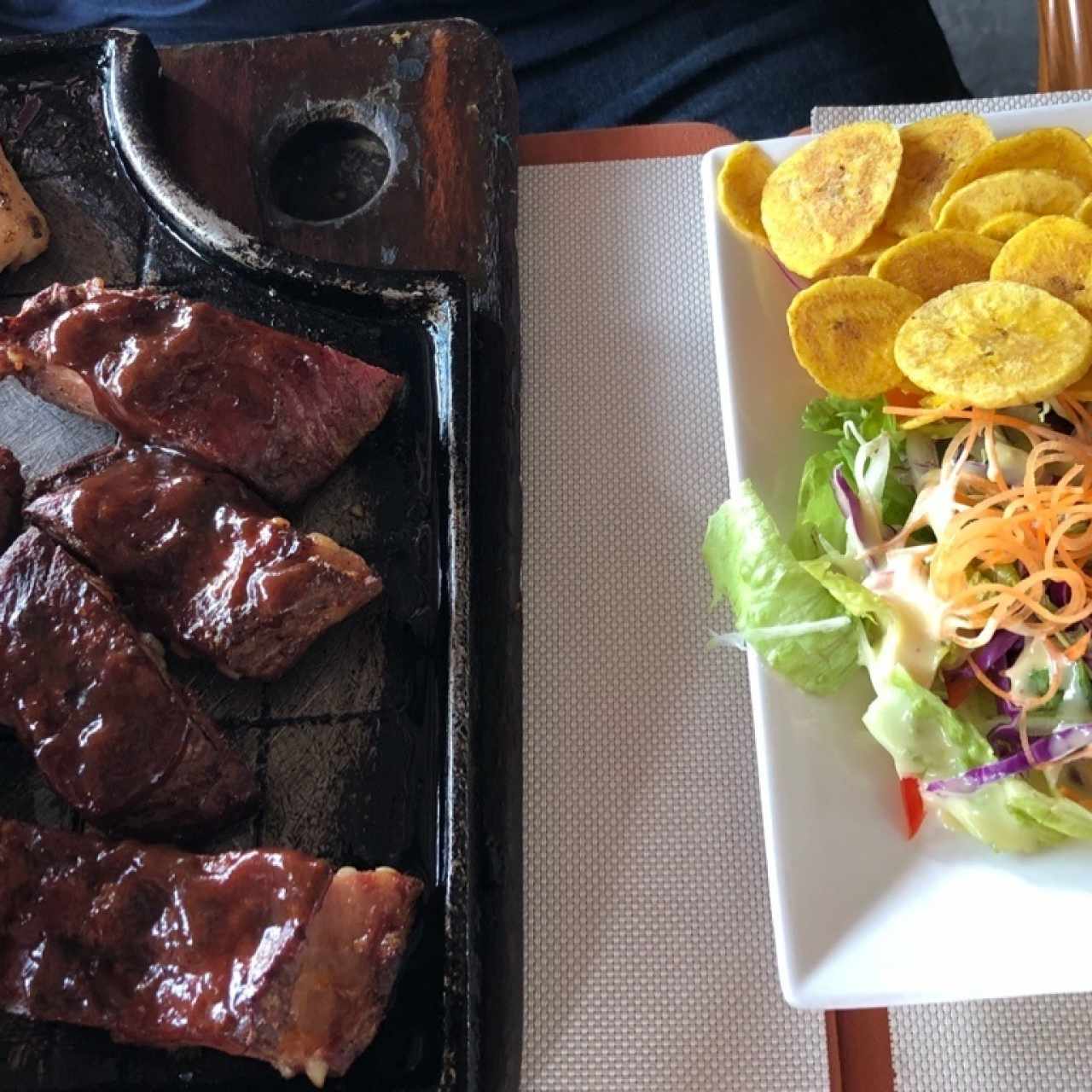 parrillada leños y carbon