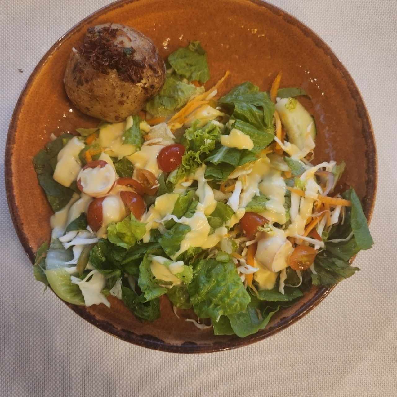 GUARNICION (Ensalada, papa, plátano maduro y arepa)