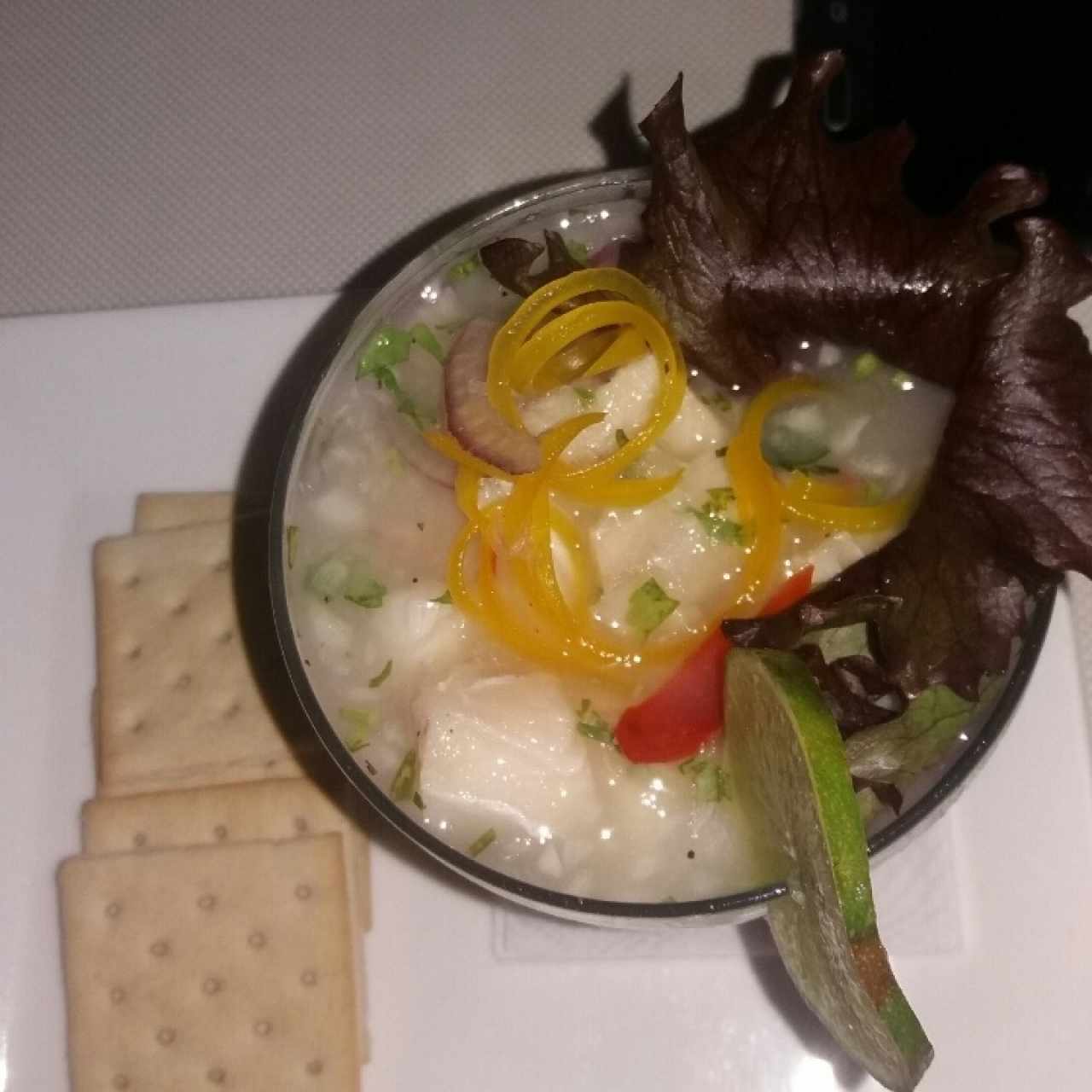 Entrada: ceviche de corvina