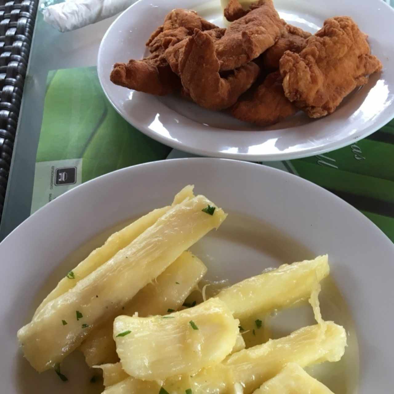 deditos de pollo con yuca al moho