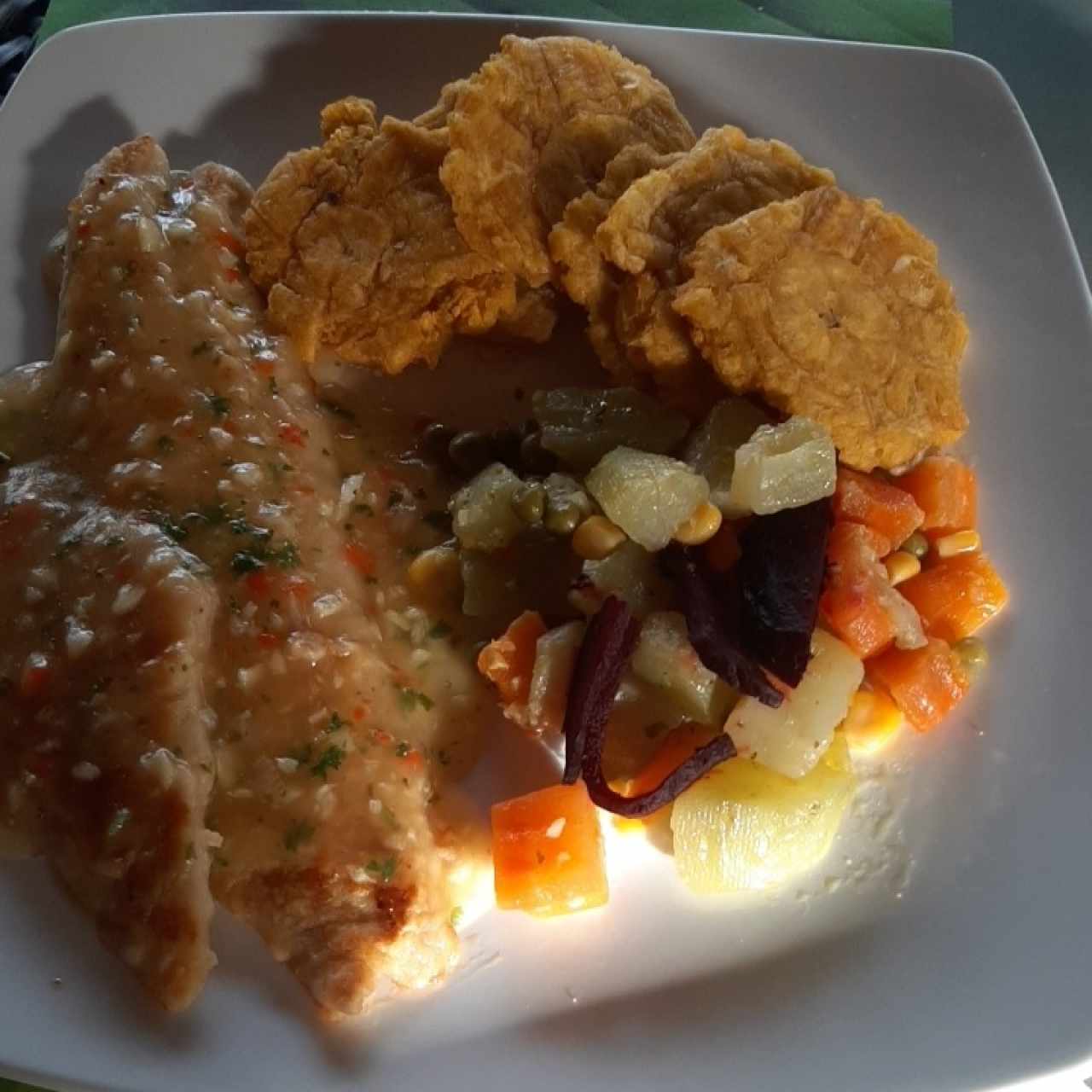 filete de corvina con patacones