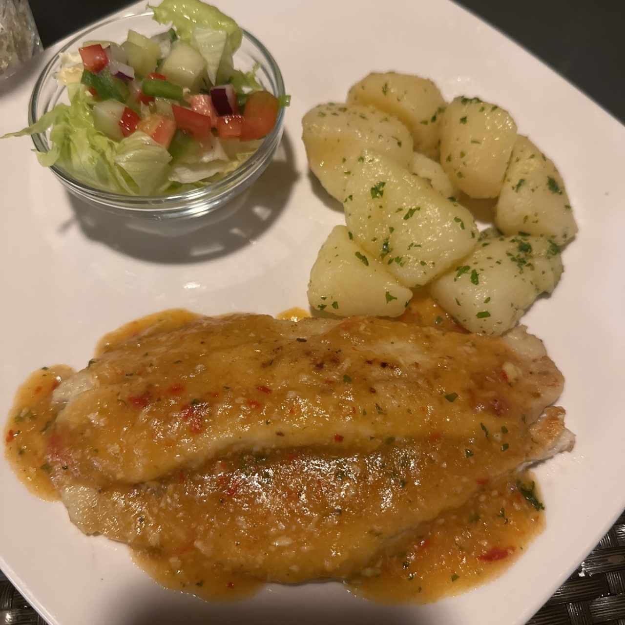 Filete de corvina al ajillo 