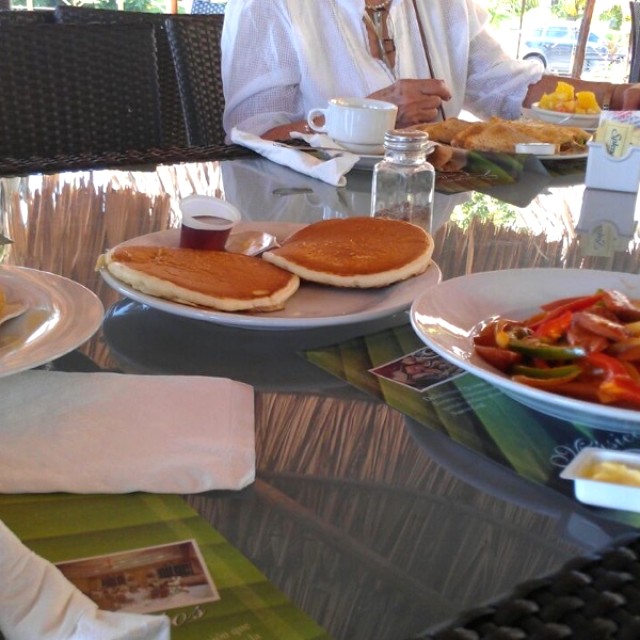 Pancake, salchichas y carimañolas