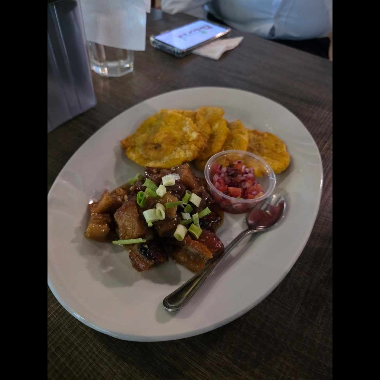 Pork Belly glaseado y patacones
