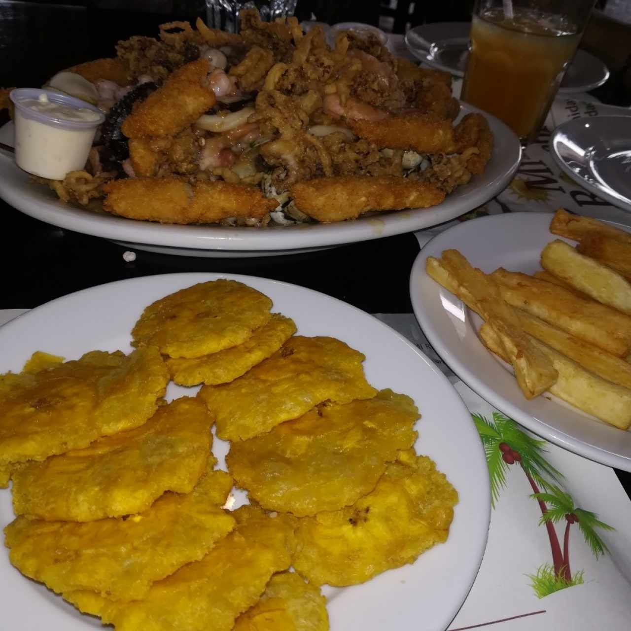 Patacones y yuca frita