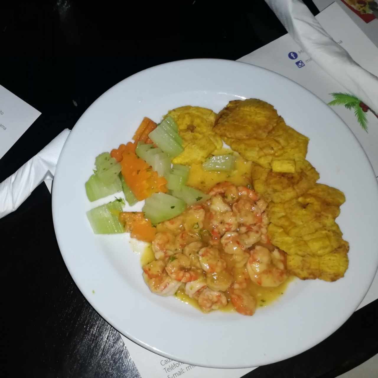 camarones al ajillo con patacones 