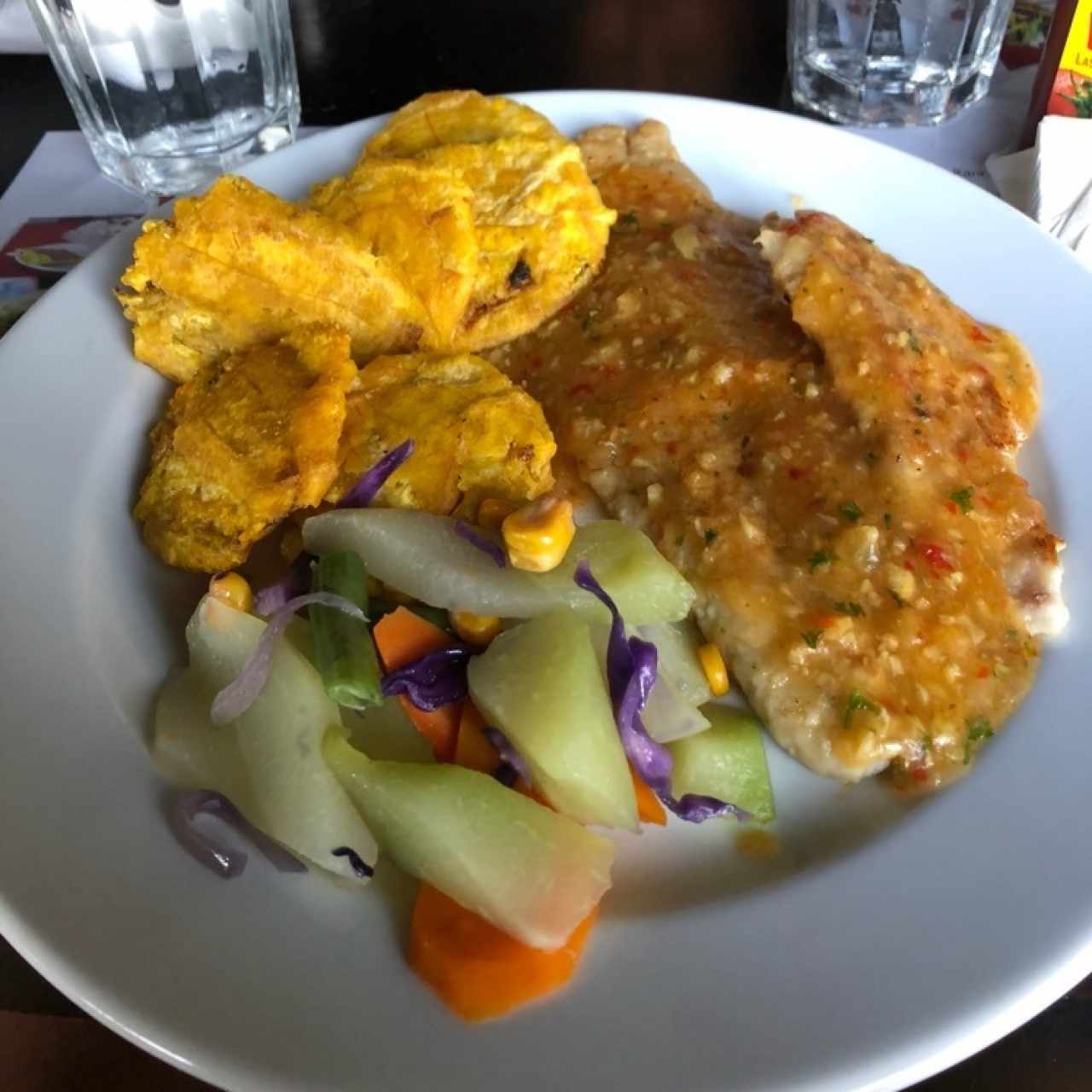 Filete de corvina al ajillo