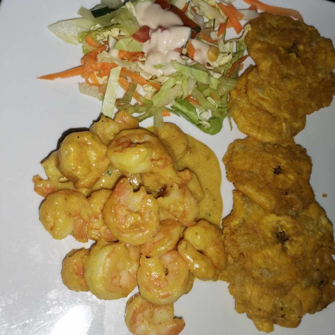 Camarones en salsa de coco y curry