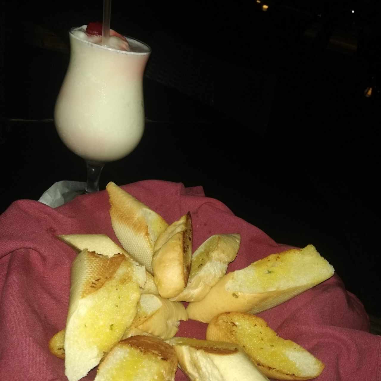 pan de ajo y limonada de coco