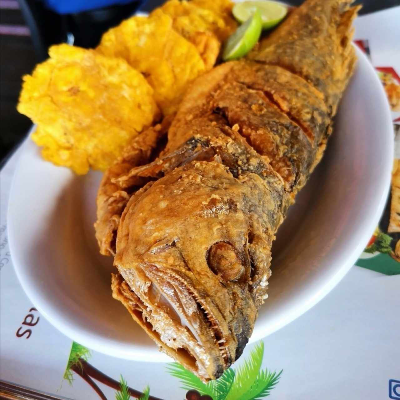 Corvina frita con patacón