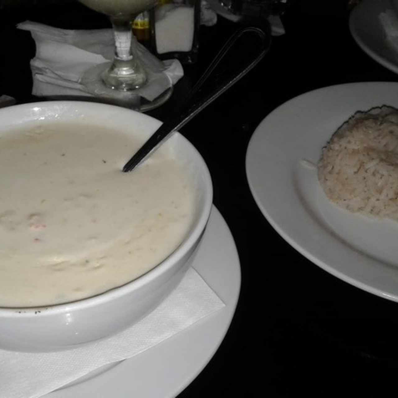 crema de mariscos. Arroz con coco 