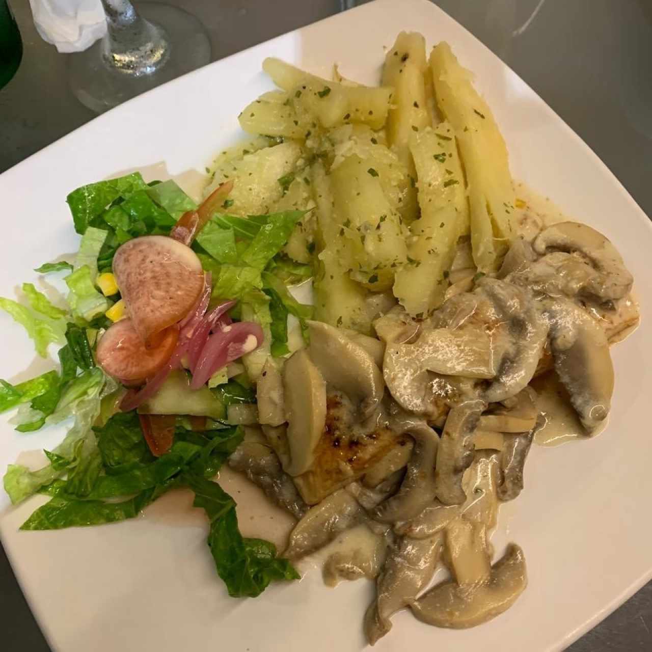 Salmón en Salsa Champignon