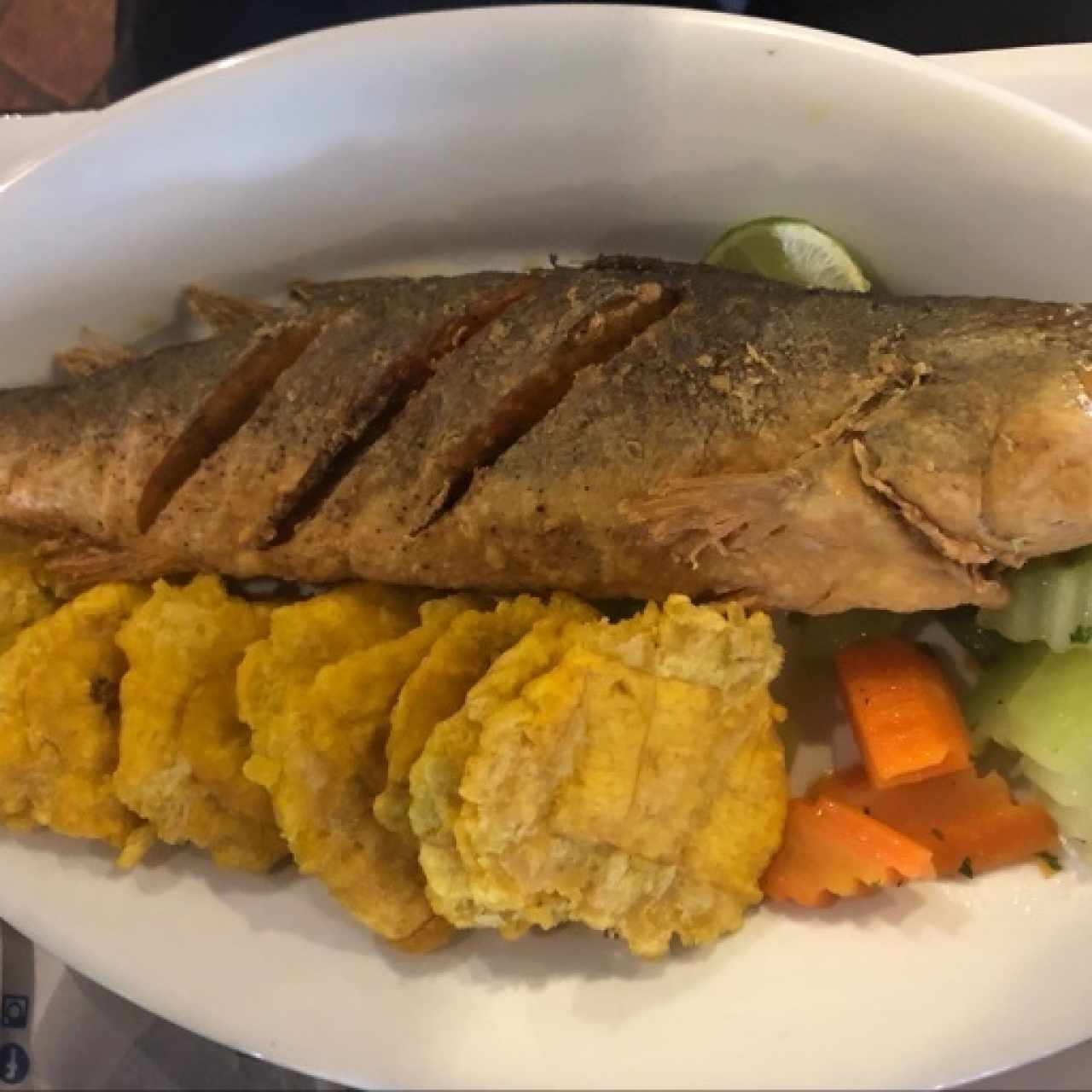 pescado frito con patacones