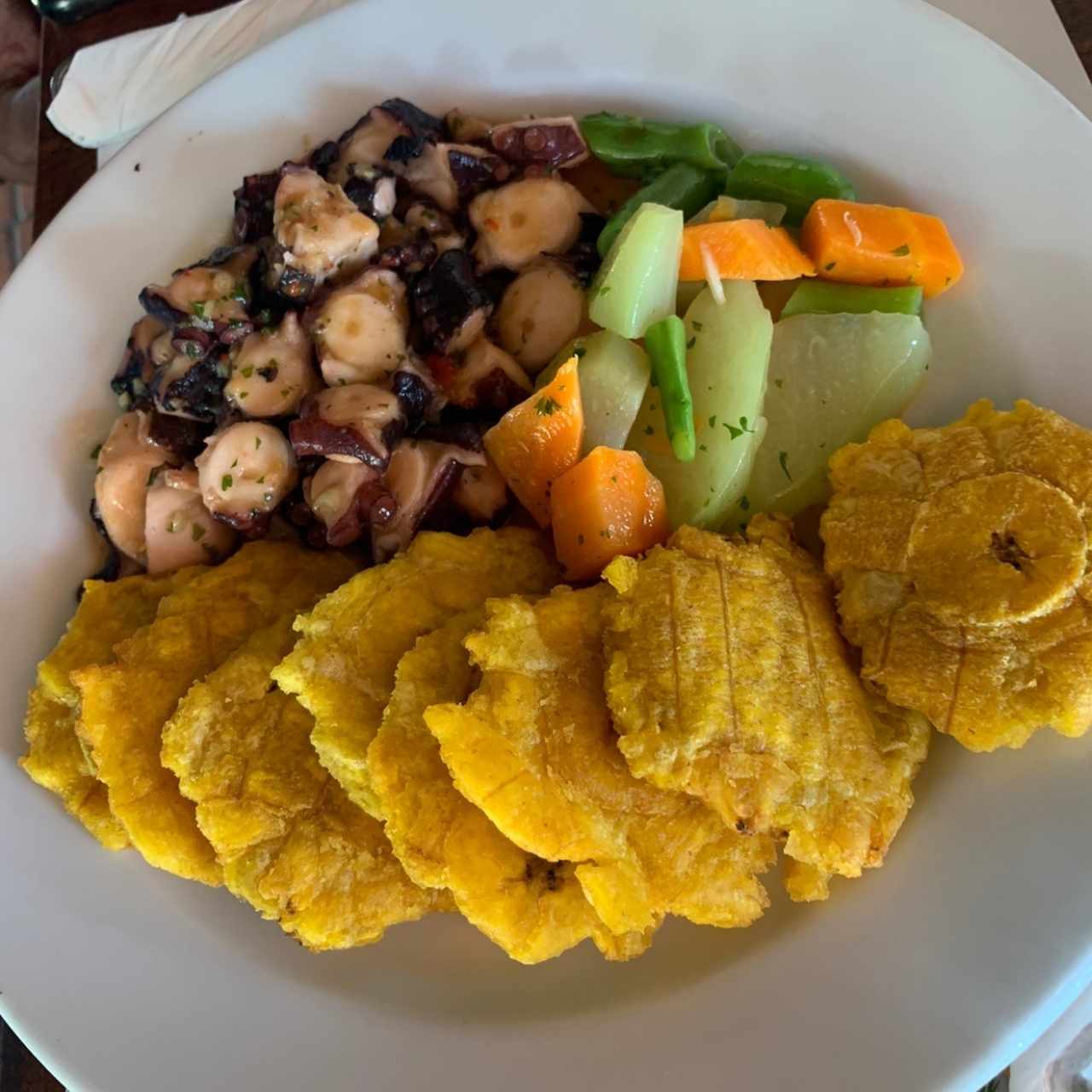 pulpo con patacones 