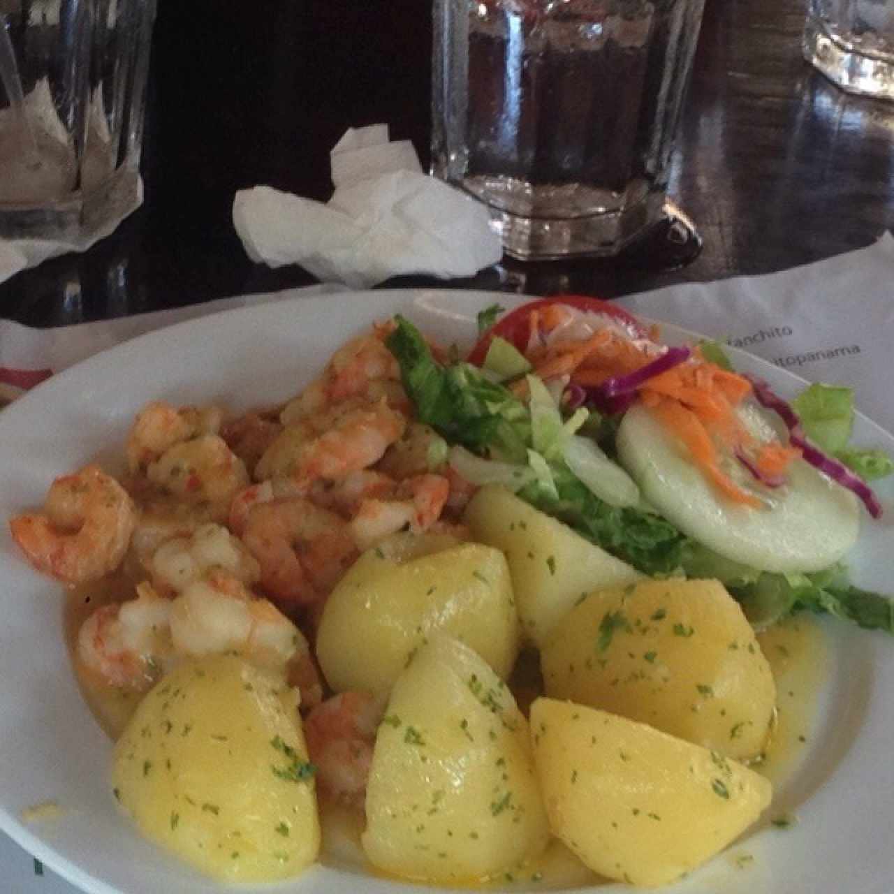 Camarones Al Ajillo con papas Salteadas