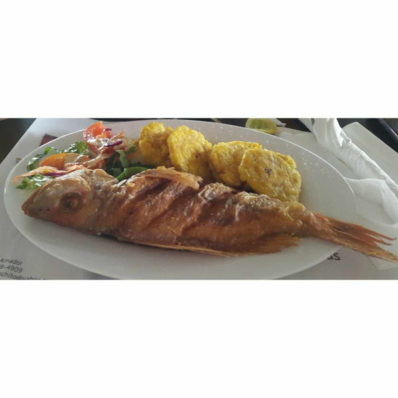 pescado con patacones