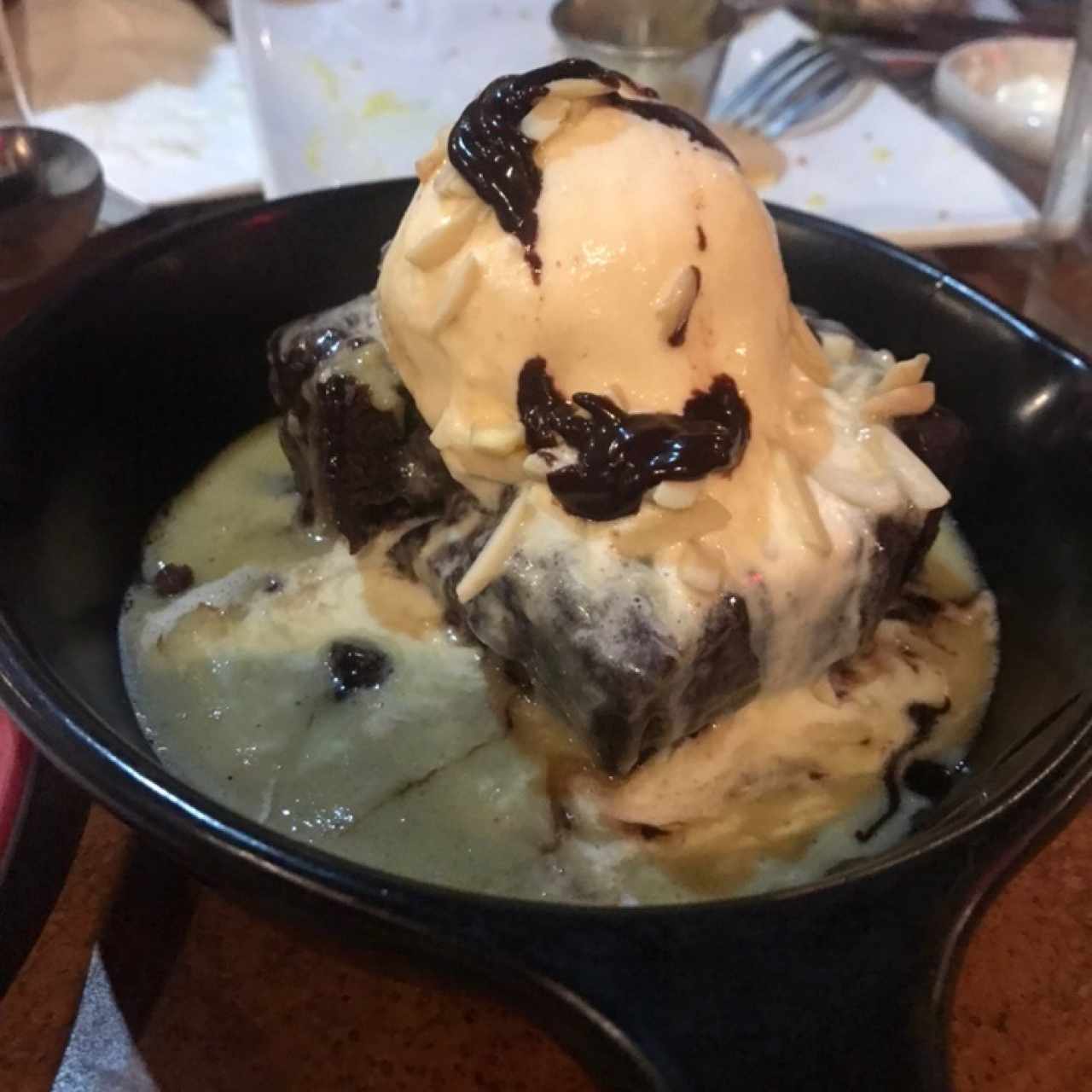 brownie con helado