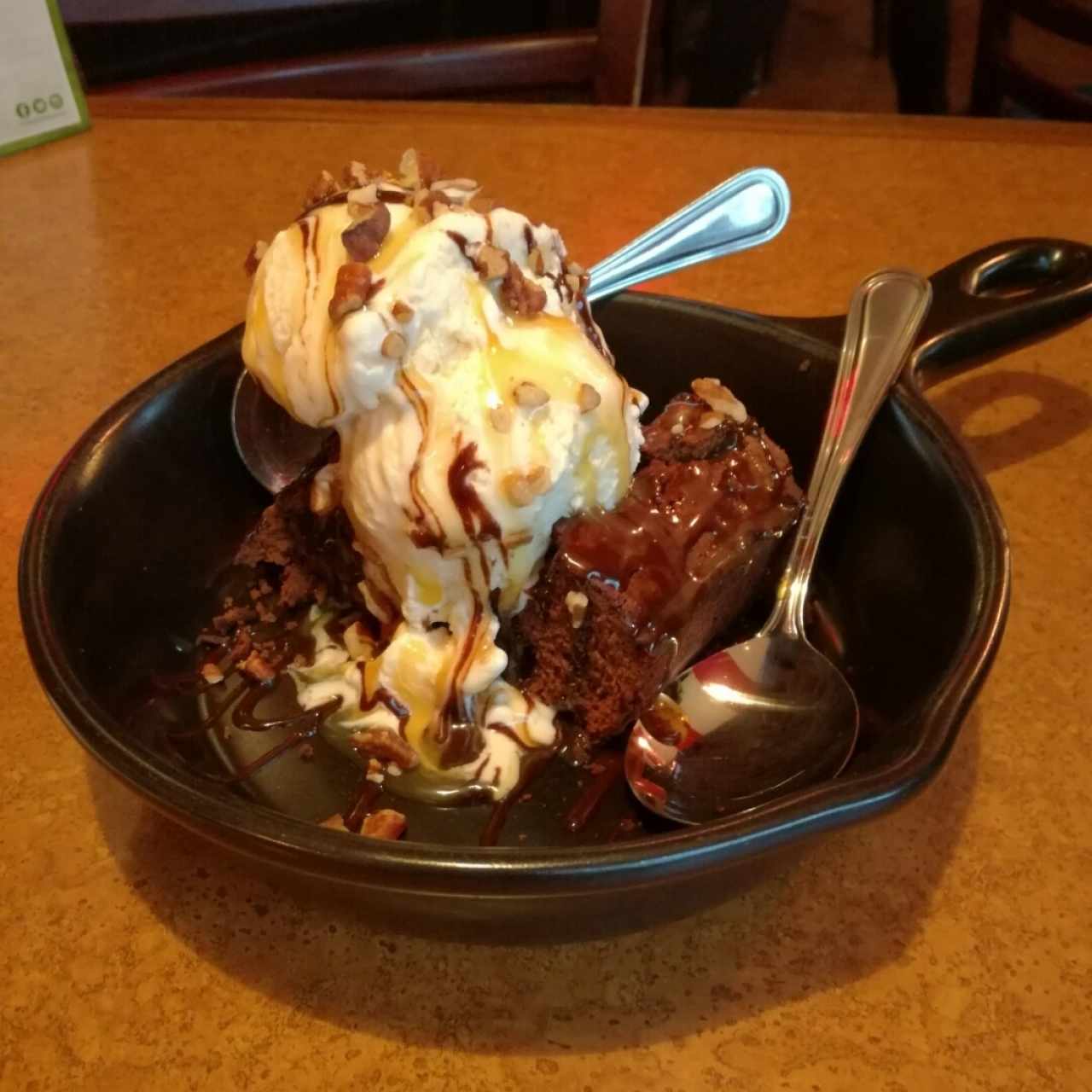 Brownie con helado