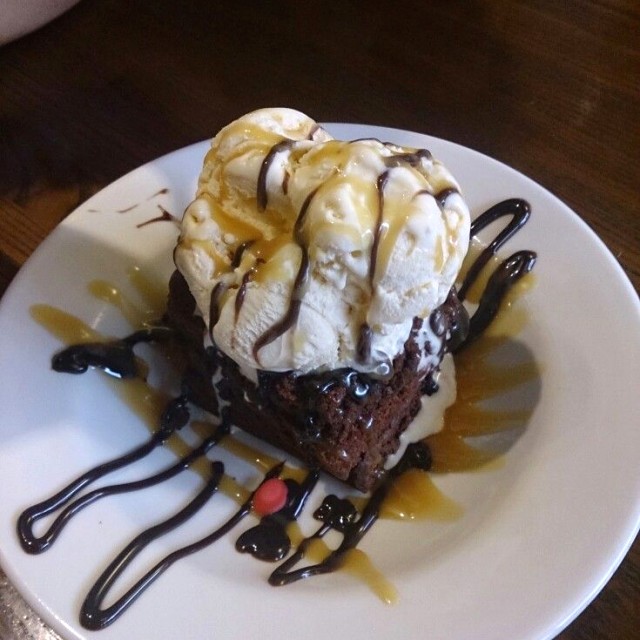 Brownie with ice cream