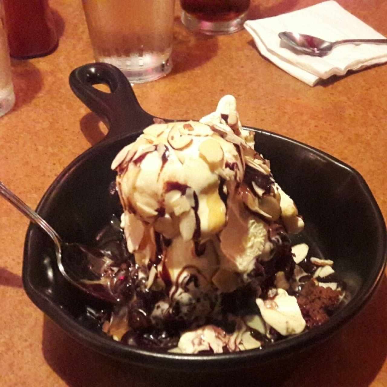 brownie con helado