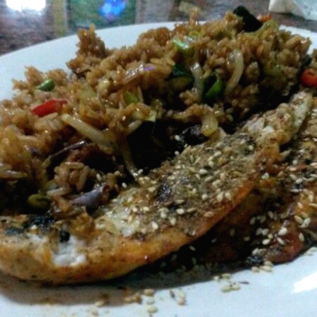 Corvina a la plancha con  arroz japonés