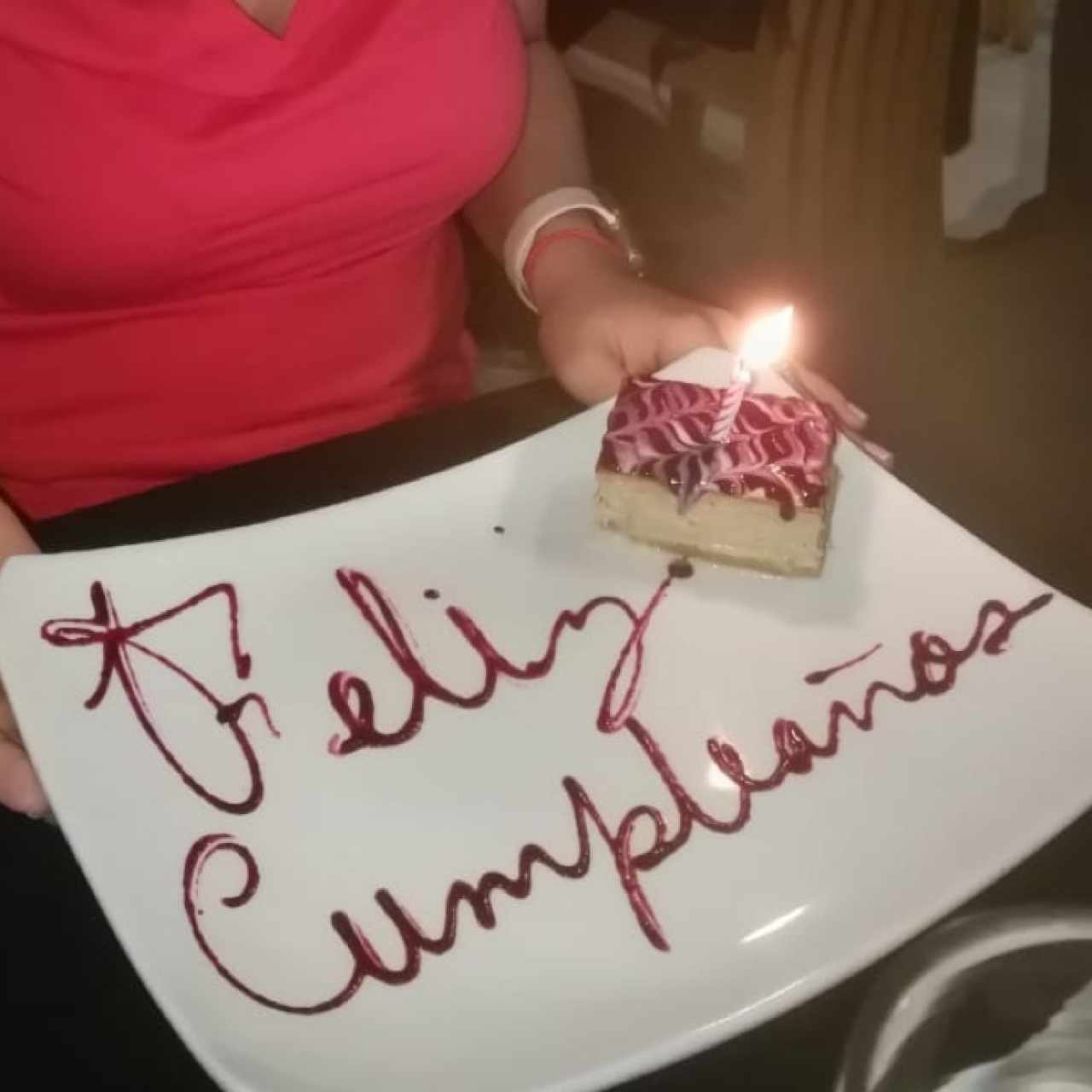 Dulce de cumpleaños por parte de la casa 