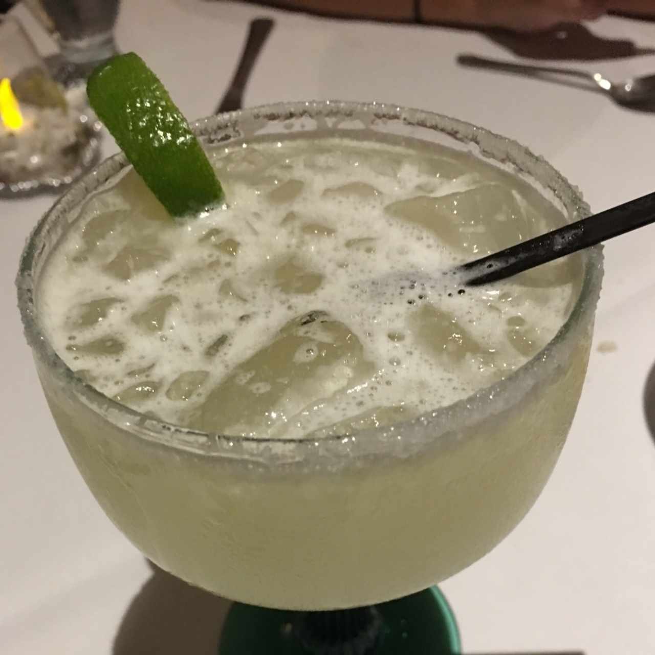 Margarita de limón en las rocas