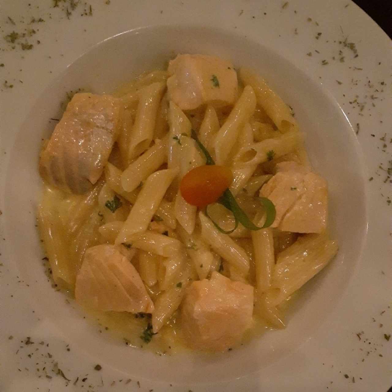 Pasta con Salmón al Ajillo 