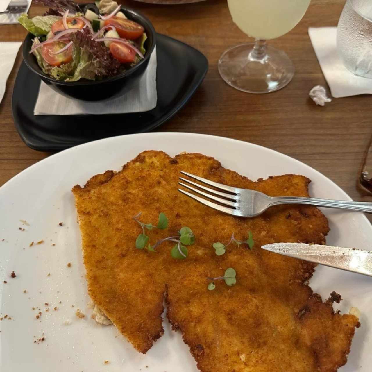 milanesa de pollo con ensalada 