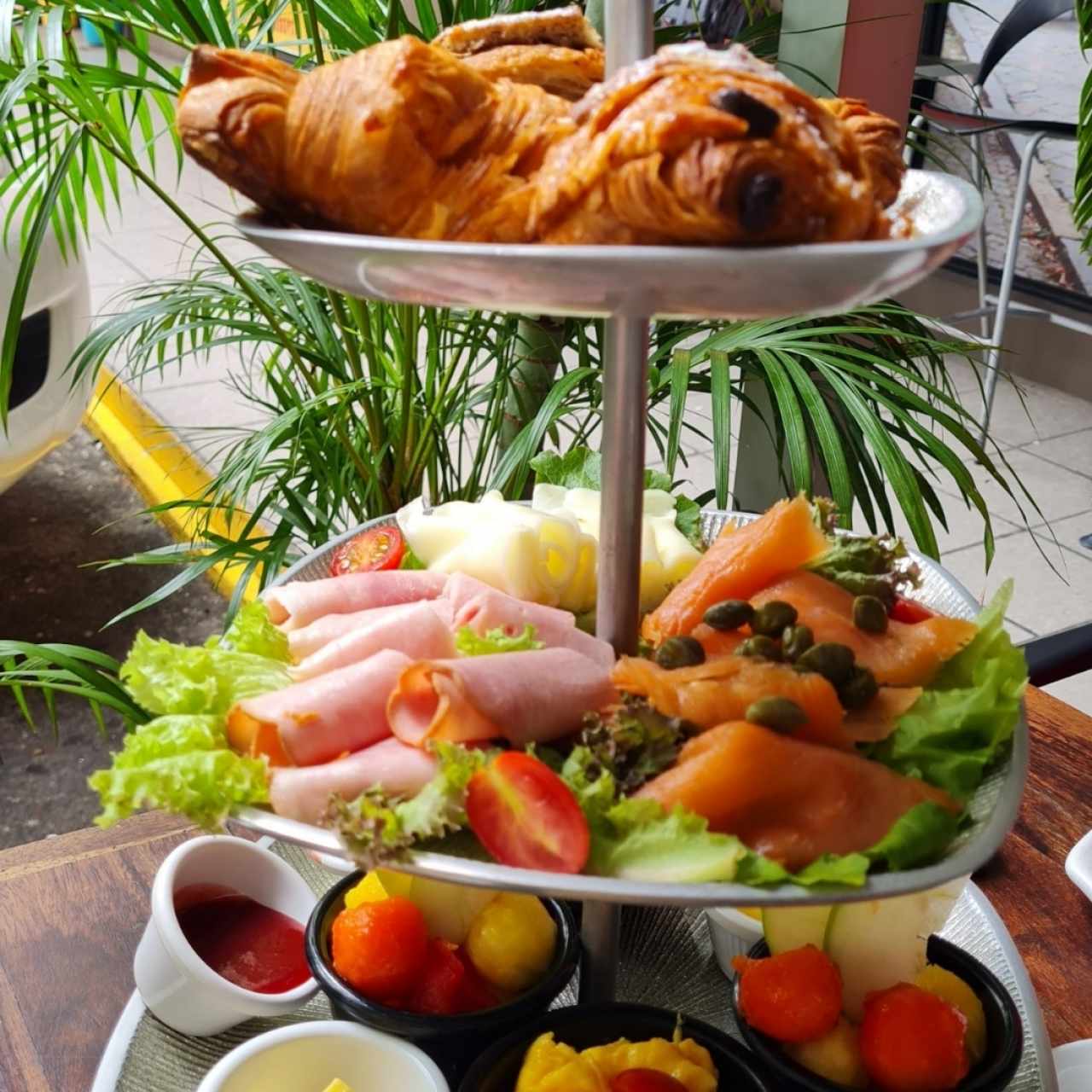 Desayuno con un poquito de todo para 2 personas